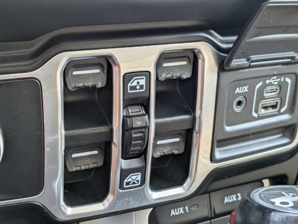 Jeep Wrangler photo 24