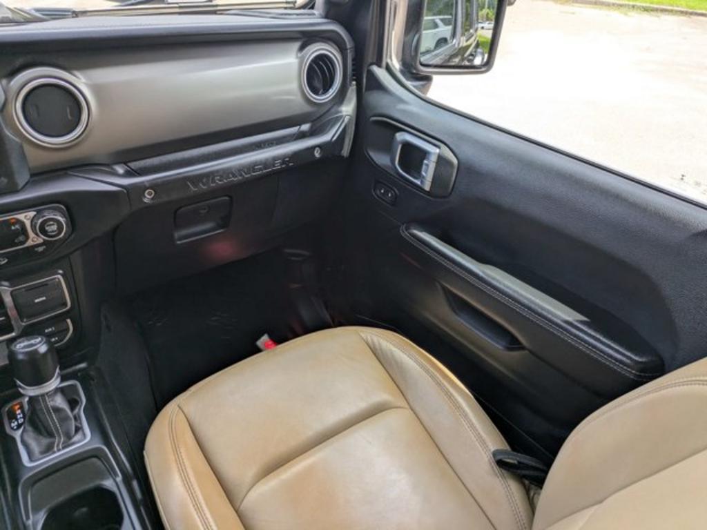 Jeep Wrangler photo 17