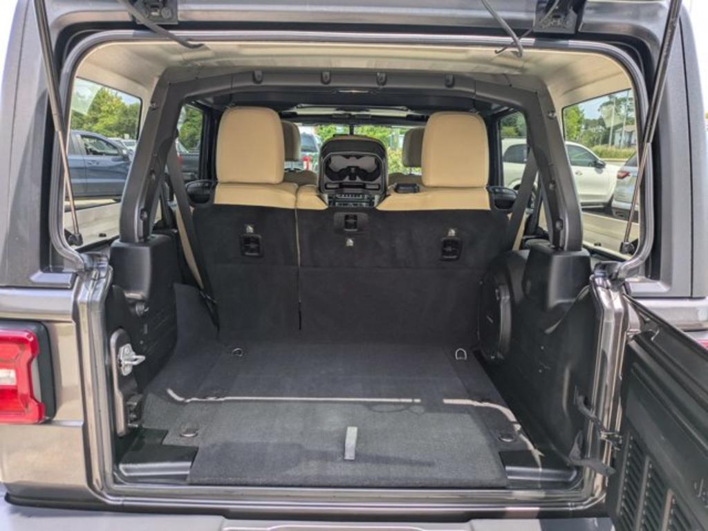 Jeep Wrangler photo 12