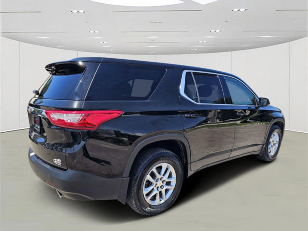 Chevrolet Traverse photo 3