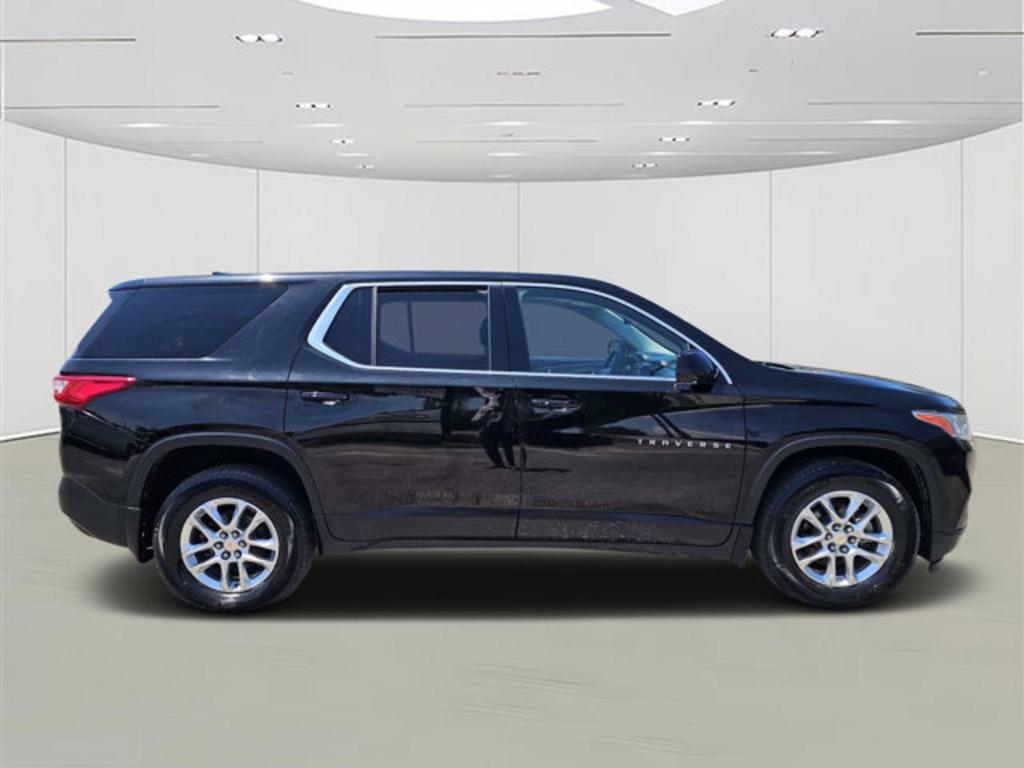 Chevrolet Traverse photo 2