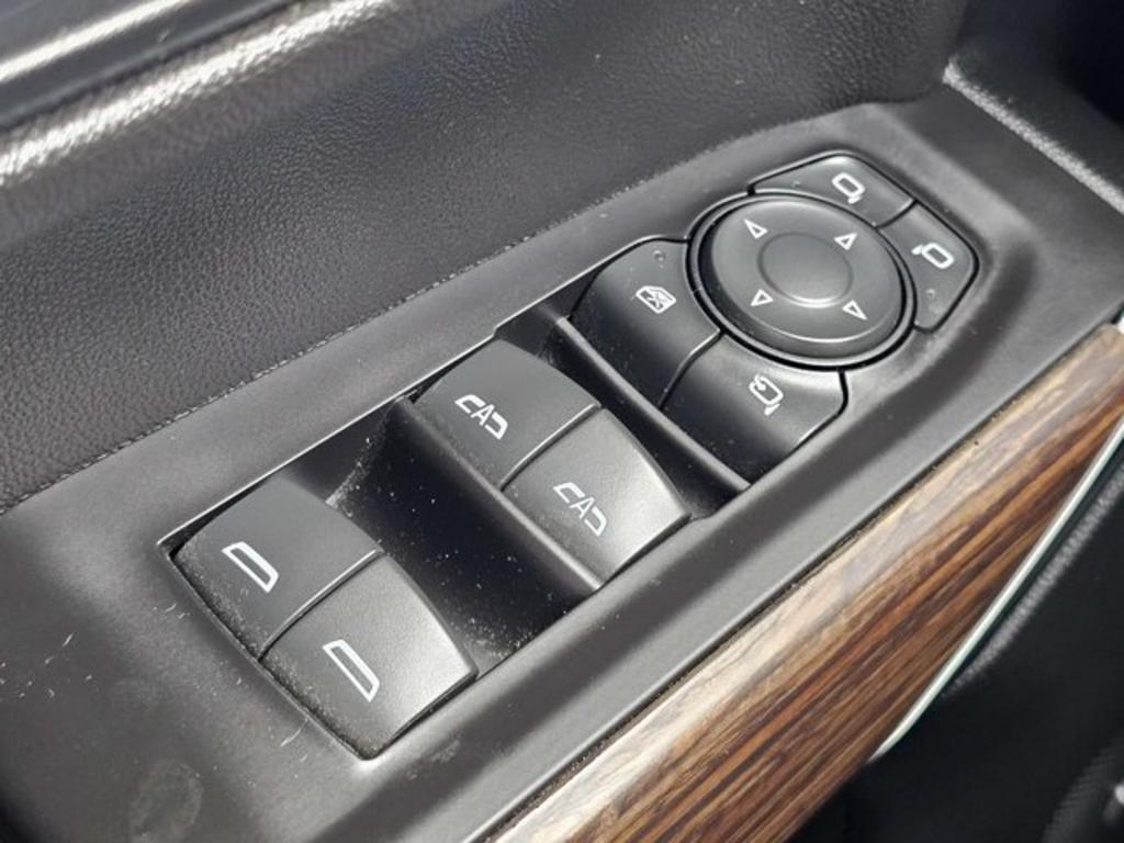 Chevrolet Silverado photo 24