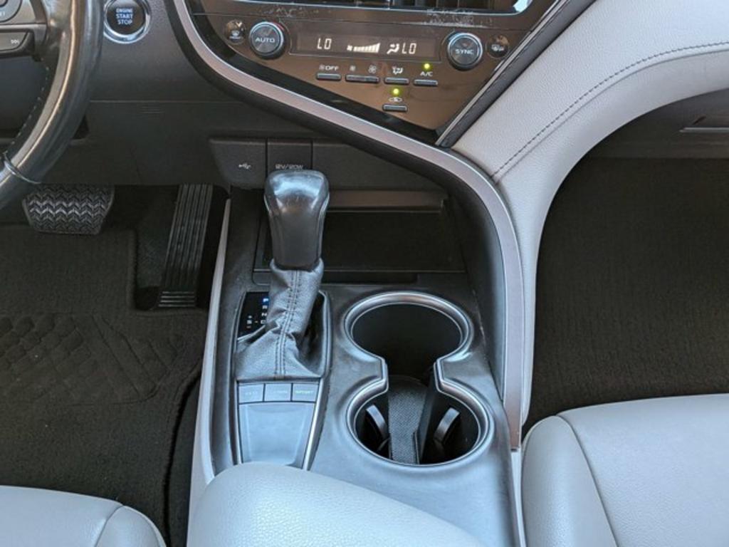 Toyota Camry photo 17