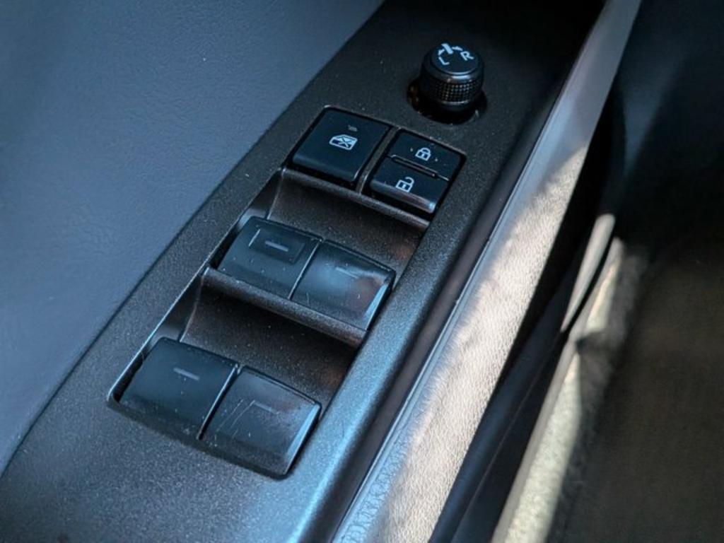 Toyota Camry photo 21