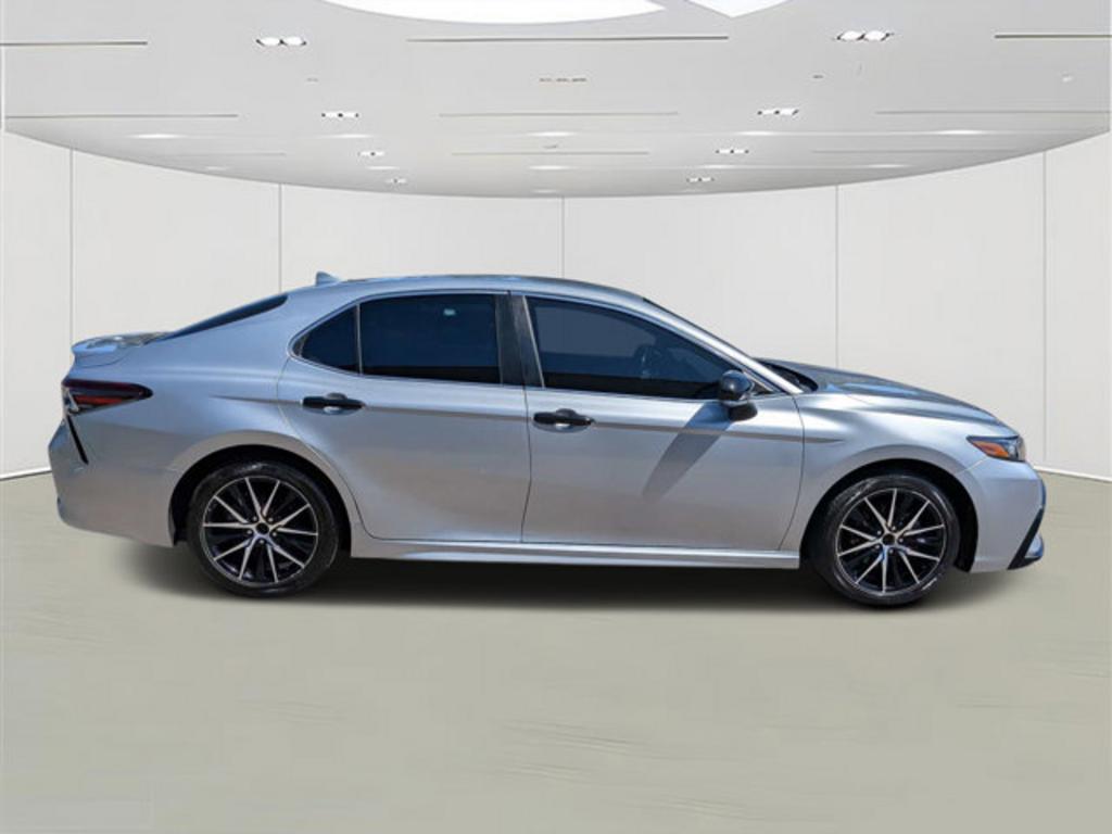 Toyota Camry photo 2